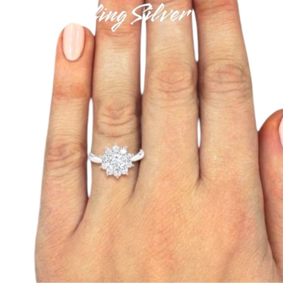 Silver Snowflake Shaped Cubic Zirconia Ring .925 NWT - Picture 6 of 7